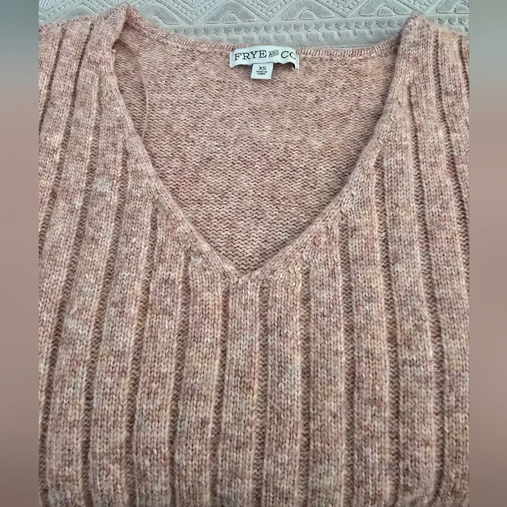 FRYE & CO Puff Sleeve Fancy Knit Boho V Neck Sweater In Apricot NWOT